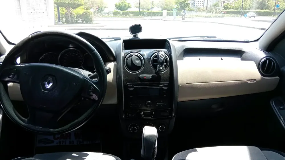 Renault Duster SE 2018 | GCC Specs | Low Mileage | Excellent Condition Lady Driven - Image 11