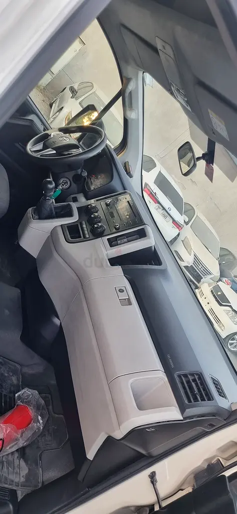 Toyota Hiace High Roof Chiller Van 2020 GCC Specs - Image 5