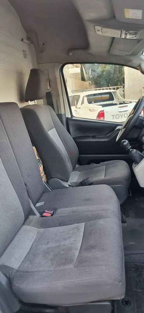 Toyota Hiace High Roof Chiller Van 2020 GCC Specs - Image 6