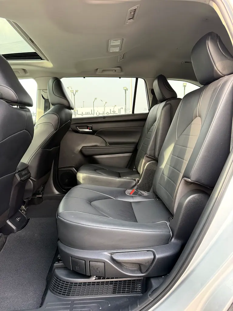 2023 TOYOTA HIGHLANDER XLE HYBRID FULL OPTIONS - Image 10