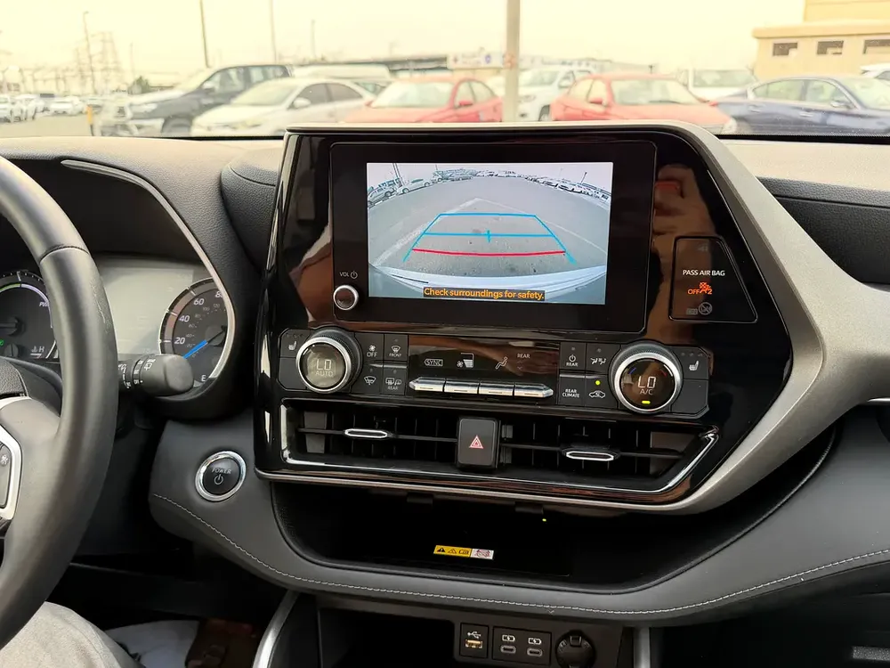 2023 TOYOTA HIGHLANDER XLE HYBRID FULL OPTIONS - Image 12