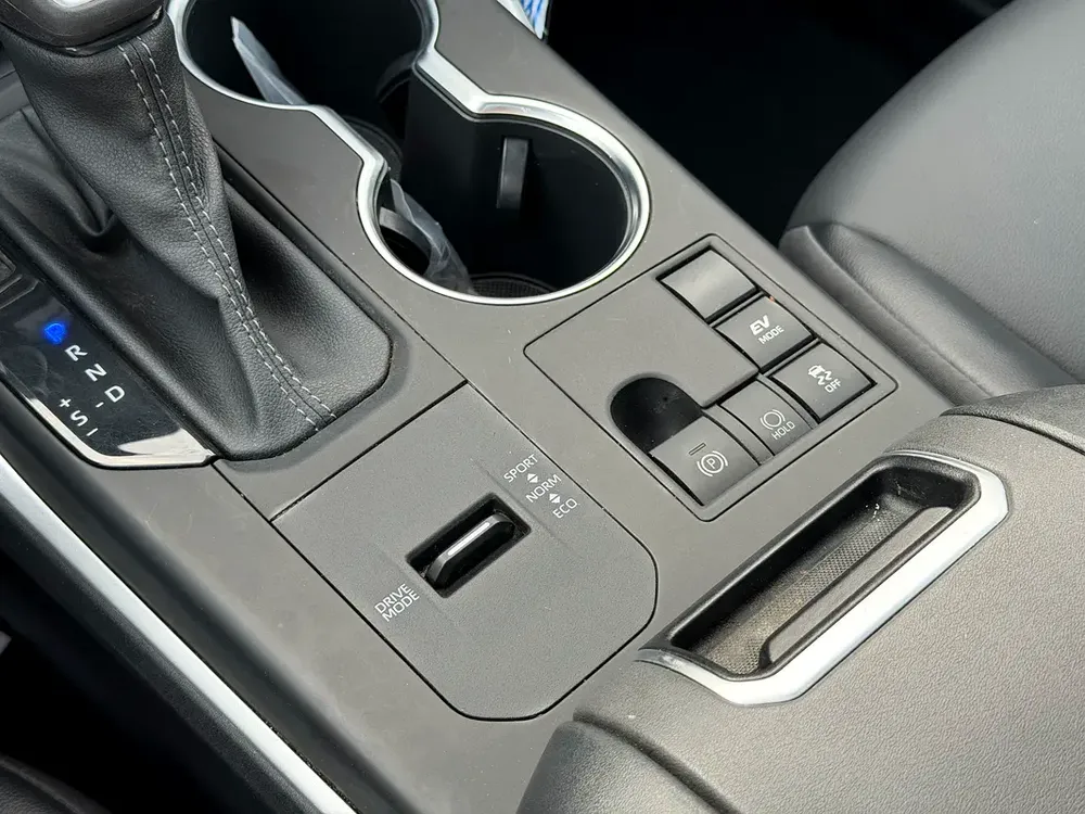 2023 TOYOTA HIGHLANDER XLE HYBRID FULL OPTIONS - Image 14