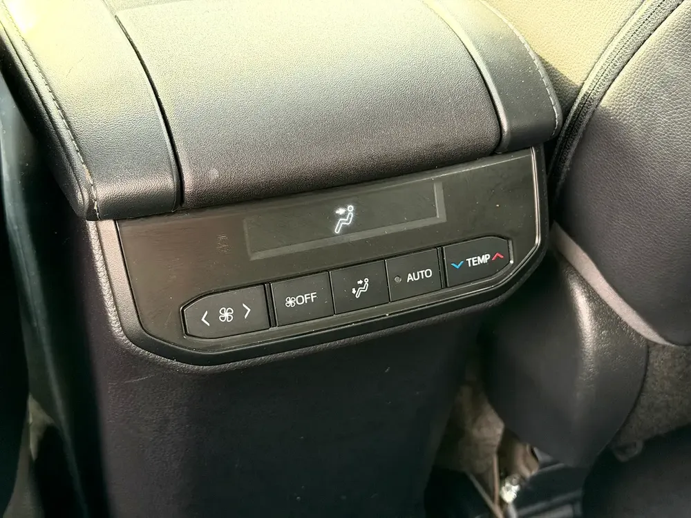 2023 TOYOTA HIGHLANDER XLE HYBRID FULL OPTIONS - Image 16