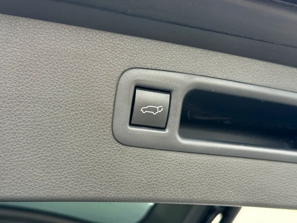 2023 TOYOTA HIGHLANDER XLE HYBRID FULL OPTIONS - Image 17