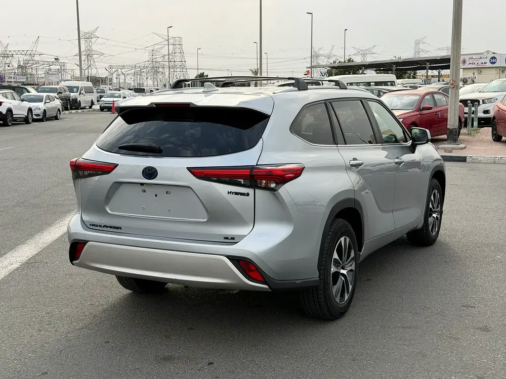2023 TOYOTA HIGHLANDER XLE HYBRID FULL OPTIONS - Image 4
