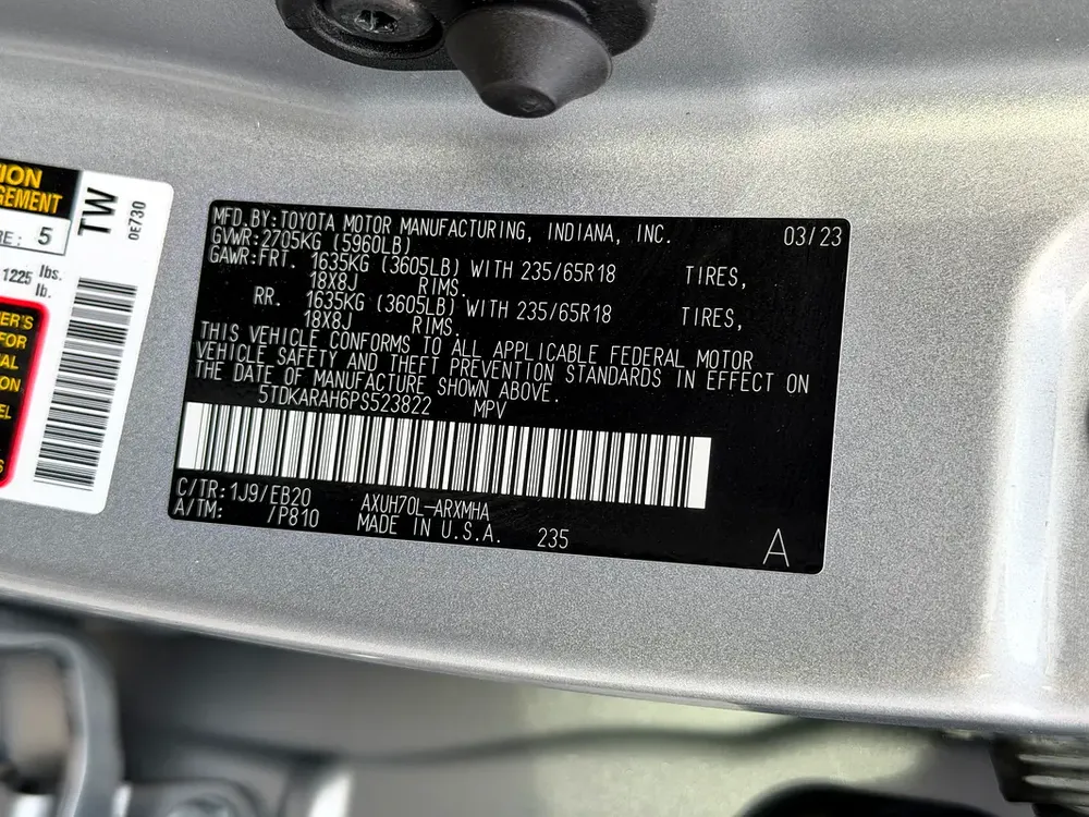2023 TOYOTA HIGHLANDER XLE HYBRID FULL OPTIONS - Image 8