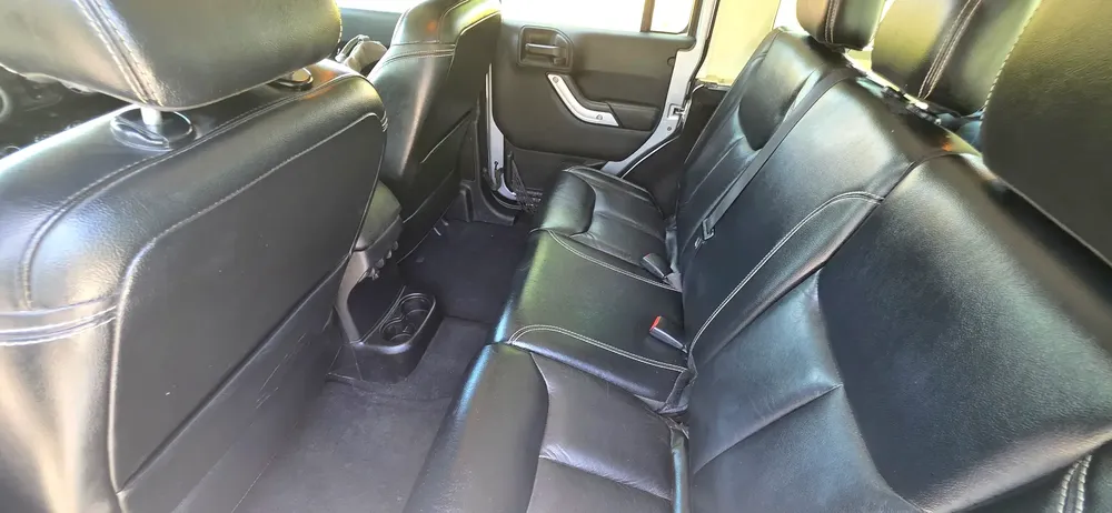 Jeep Wrangler Unlimited Sahara Full Options 2014 GCC Specs - Image 10