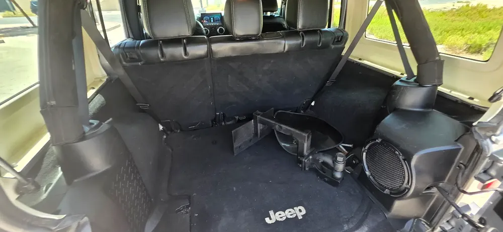 Jeep Wrangler Unlimited Sahara Full Options 2014 GCC Specs - Image 14