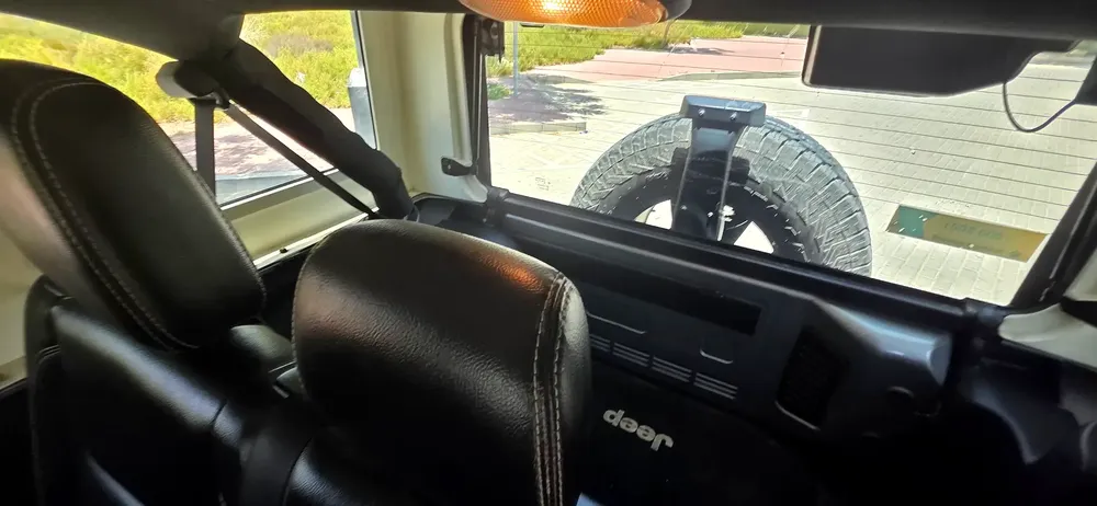 Jeep Wrangler Unlimited Sahara Full Options 2014 GCC Specs - Image 15