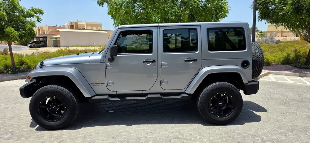 Jeep Wrangler Unlimited Sahara Full Options 2014 GCC Specs - Image 4