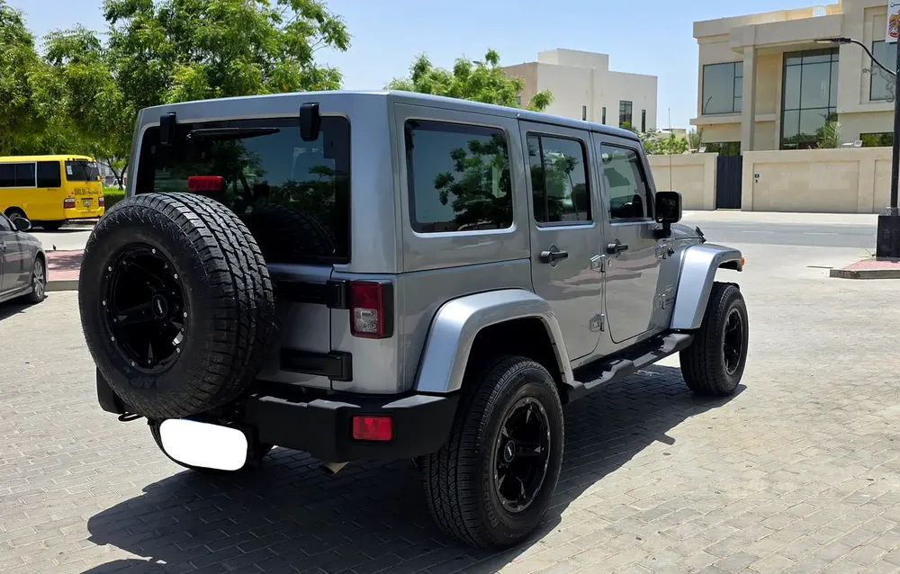 Jeep Wrangler Unlimited Sahara Full Options 2014 GCC Specs - Image 6
