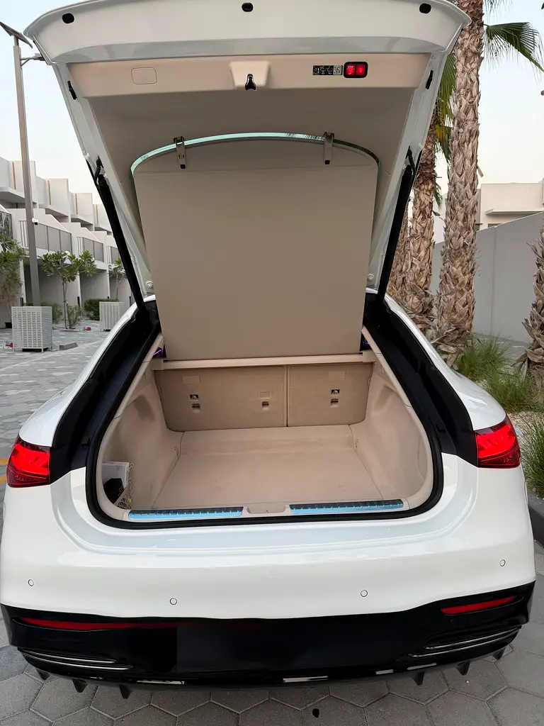 BRAND NEW EQS 580 4MATIC WITH GARGASH WARRANTY AND SERVICE CONTRACT/LONG RANGE/BRAND NEW TAYERS - Image 14