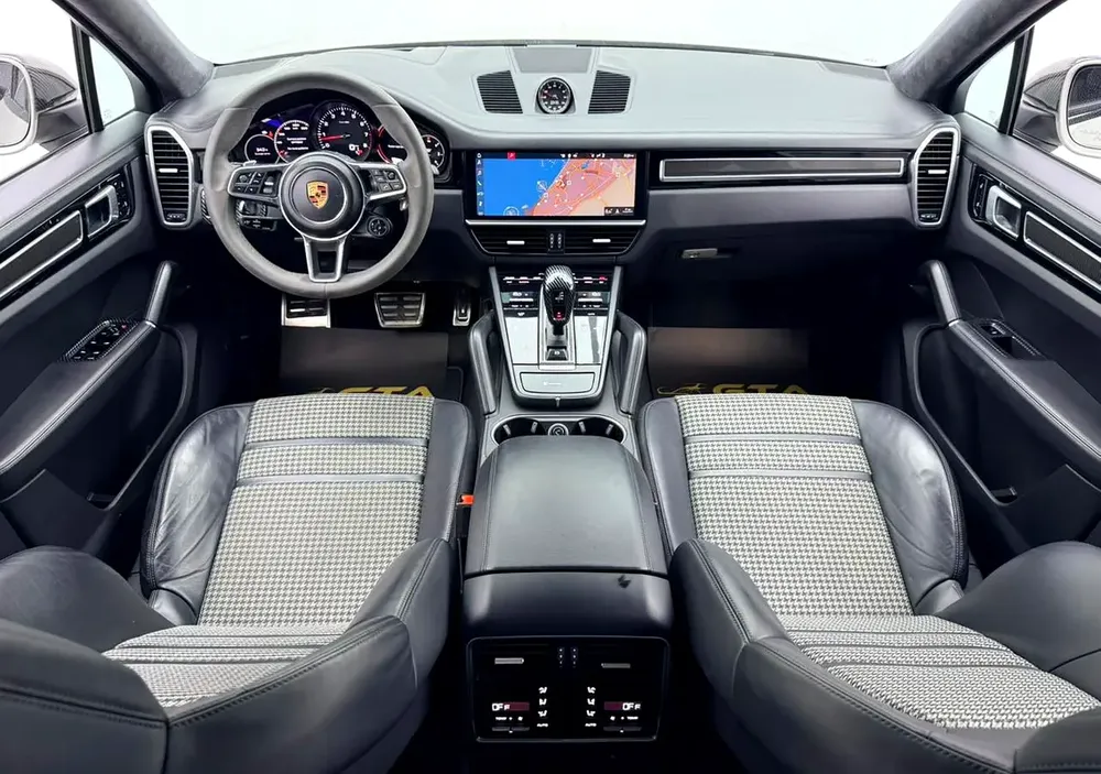 2020 Porsche Cayenne Coupe With GT Package, 2026 Porsche Warranty, Full Porsche service History, GCC - Image 13