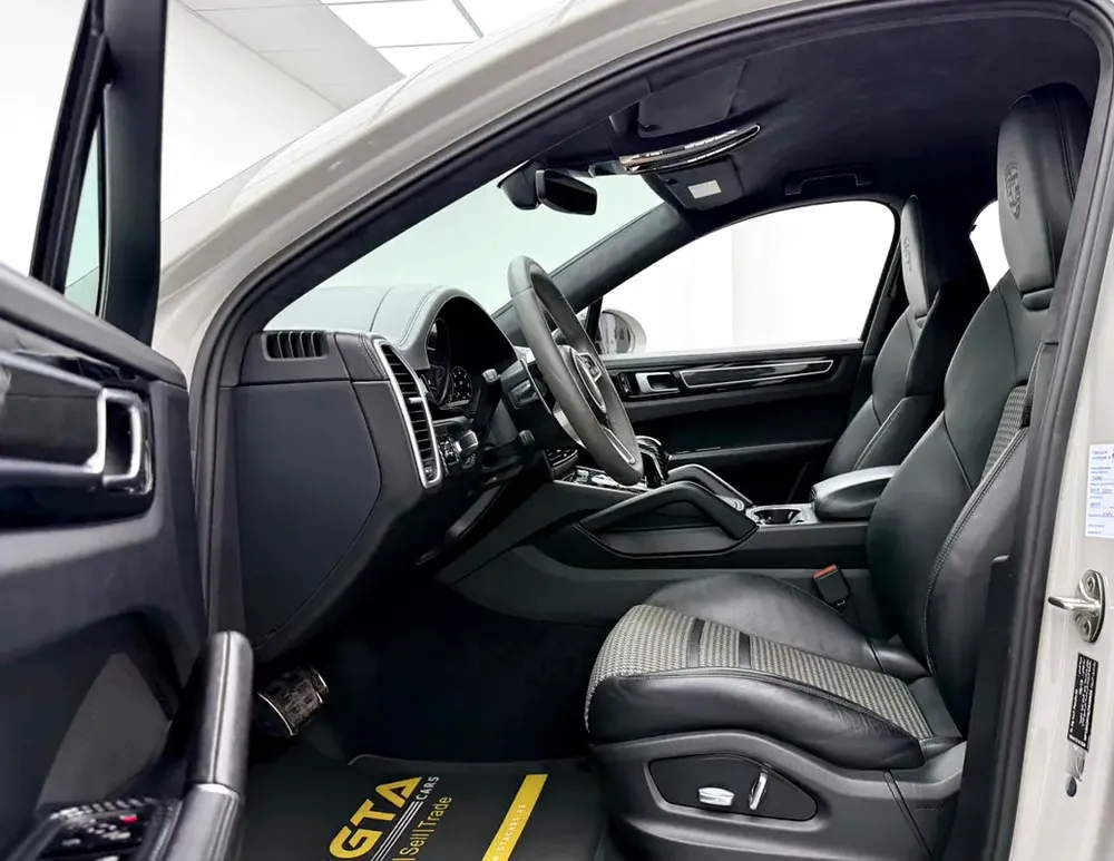 2020 Porsche Cayenne Coupe With GT Package, 2026 Porsche Warranty, Full Porsche service History, GCC - Image 8