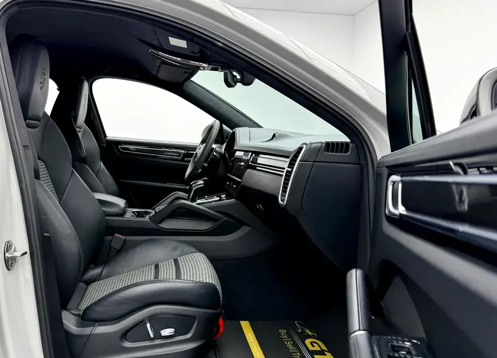 2020 Porsche Cayenne Coupe With GT Package, 2026 Porsche Warranty, Full Porsche service History, GCC - Image 9