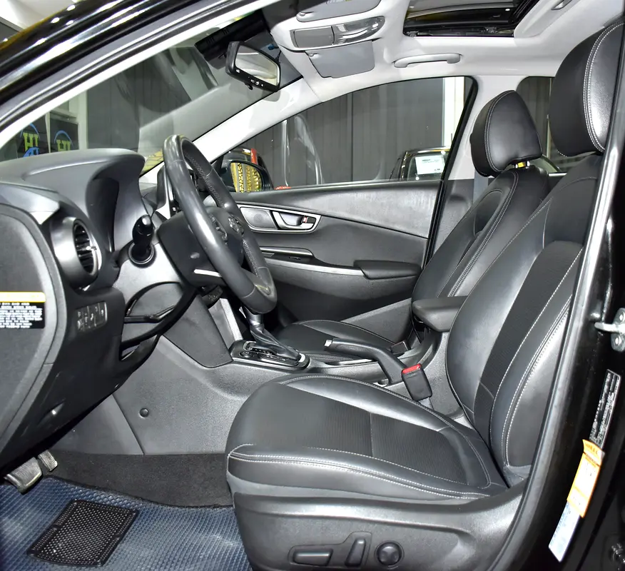 AED 555 EMi for 5Yrs | Hyundai Kona 1.6T ( 2018 Model ) in Black Color Korean Specs - Image 10