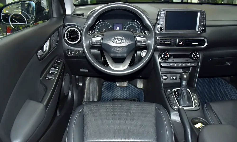 AED 555 EMi for 5Yrs | Hyundai Kona 1.6T ( 2018 Model ) in Black Color Korean Specs - Image 11