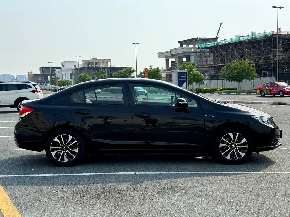 Honda Civic 1.8 i-VTEC 2013 GCC Specs - Well Maintained - Image 10