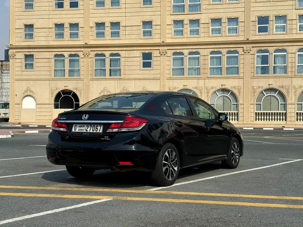 Honda Civic 1.8 i-VTEC 2013 GCC Specs - Well Maintained - Image 7