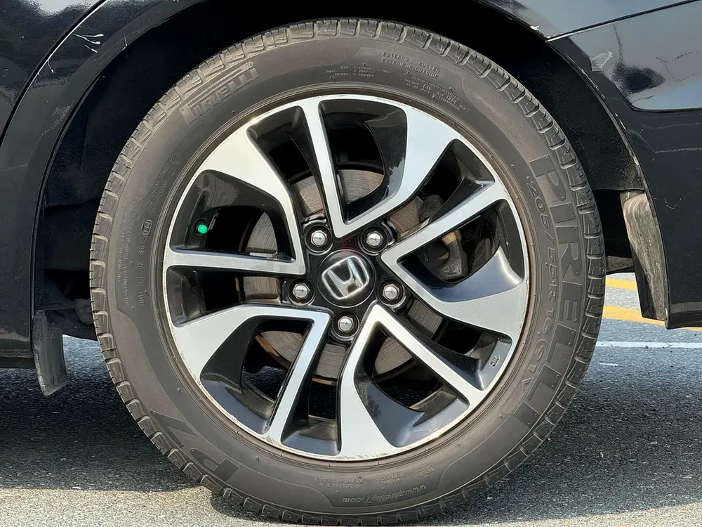 Honda Civic 1.8 i-VTEC 2013 GCC Specs - Well Maintained - Image 9