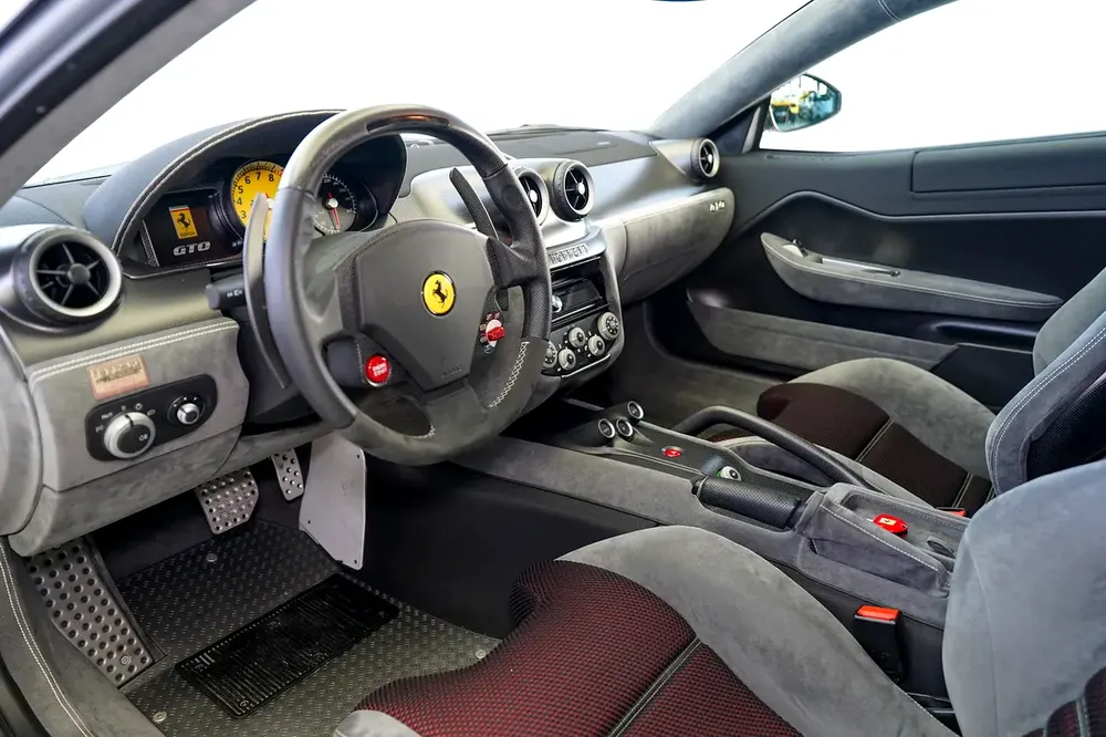 599 GTO | MATT CARBON INTERIOR | CARBON EXTERIOR | WARRANTY AVAILABLE - Image 13