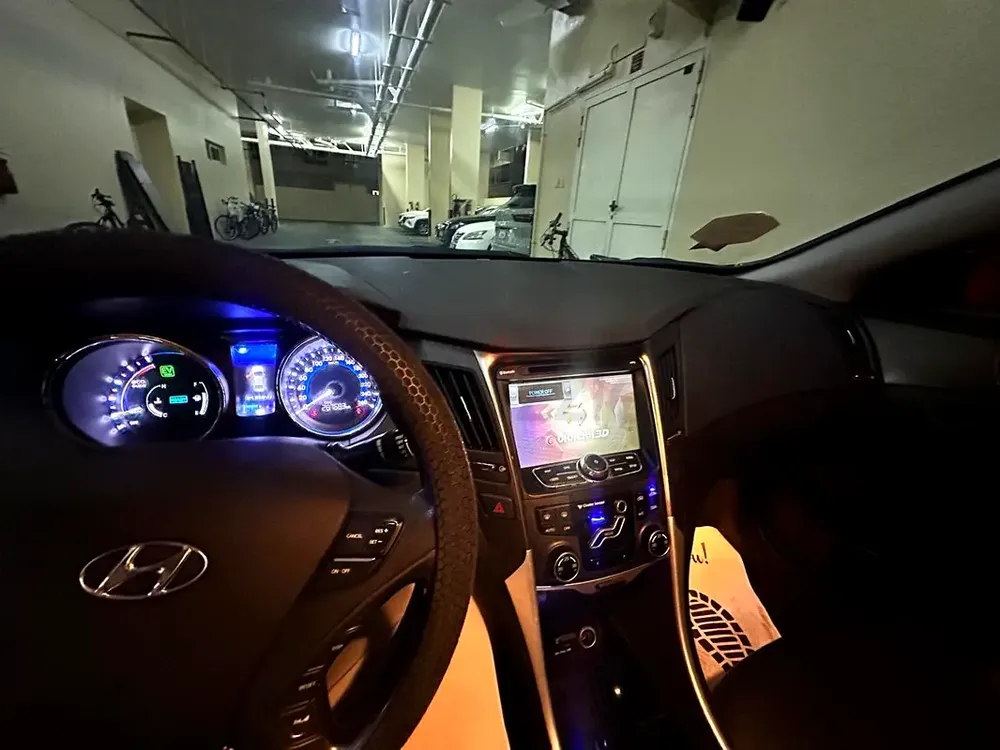 Hyundai Sonata Hybrid - Image 6