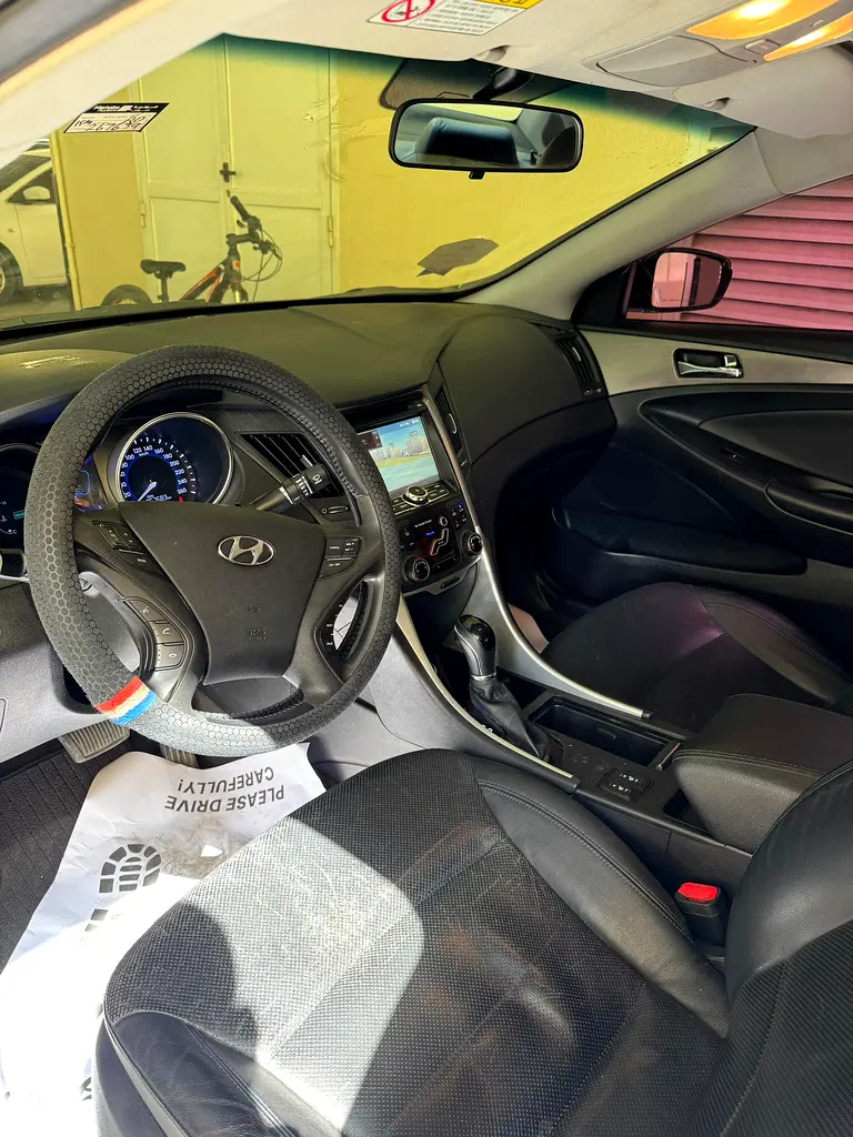 Hyundai Sonata Hybrid - Image 9