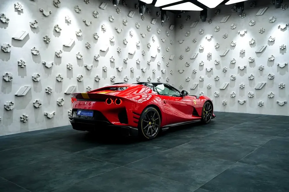 Ferrari 812 Competizione Aperta - Image 9
