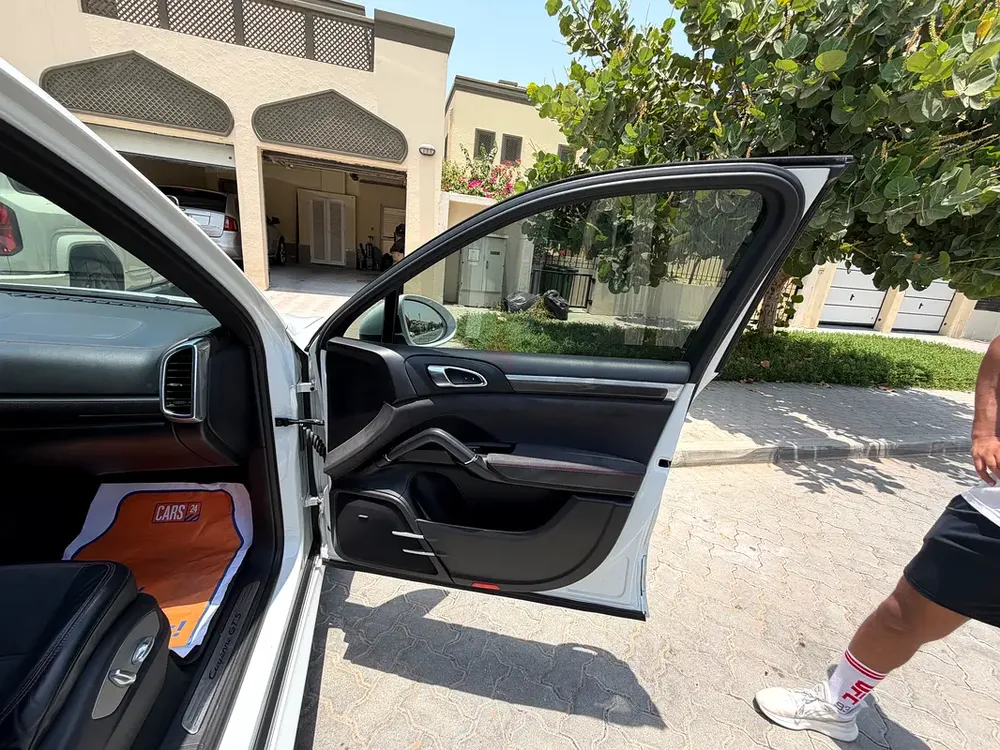 Porsche Cayenne GTS 2016 | GCC Specs | Pristine Condition - Image 10