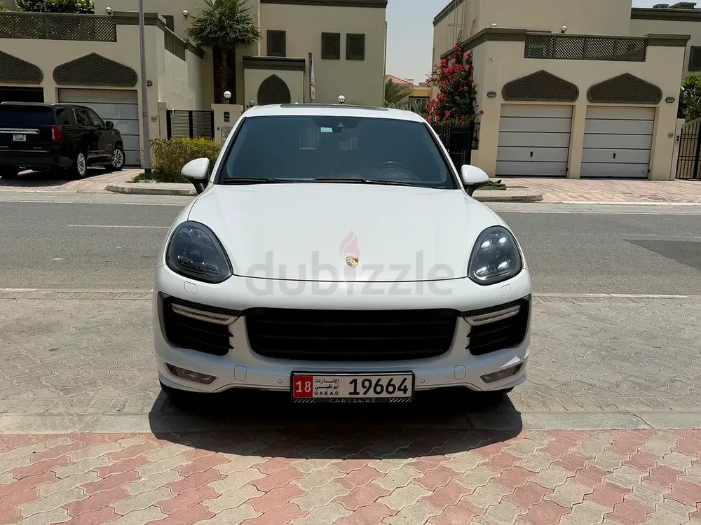 Porsche Cayenne GTS 2016 | GCC Specs | Pristine Condition - Image 5