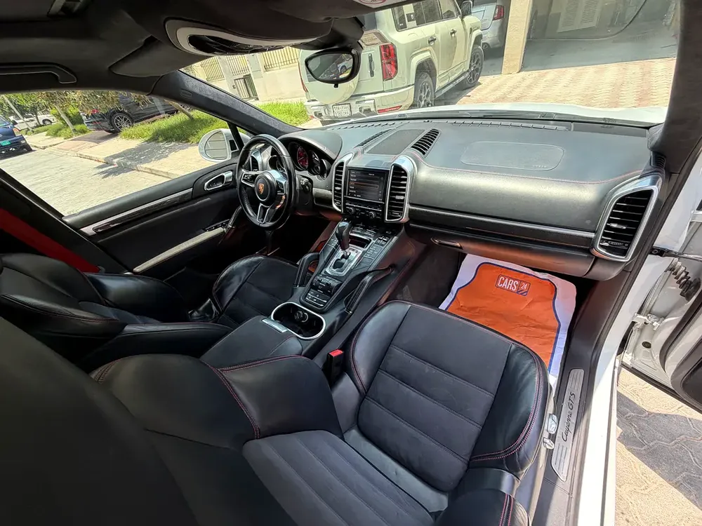 Porsche Cayenne GTS 2016 | GCC Specs | Pristine Condition - Image 9