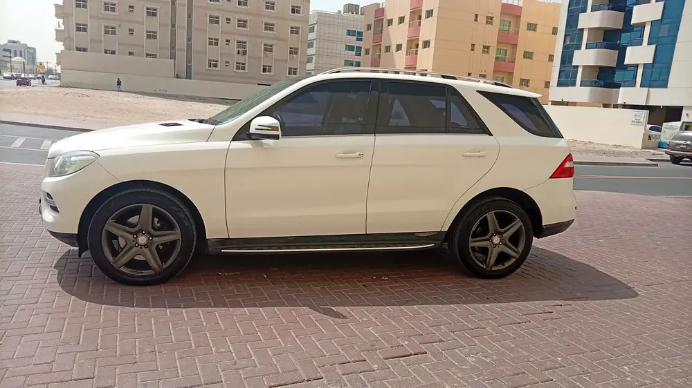 Mercedes-Benz 2015 ML400 GCC SPECS LADY DRIVEN - Image 4