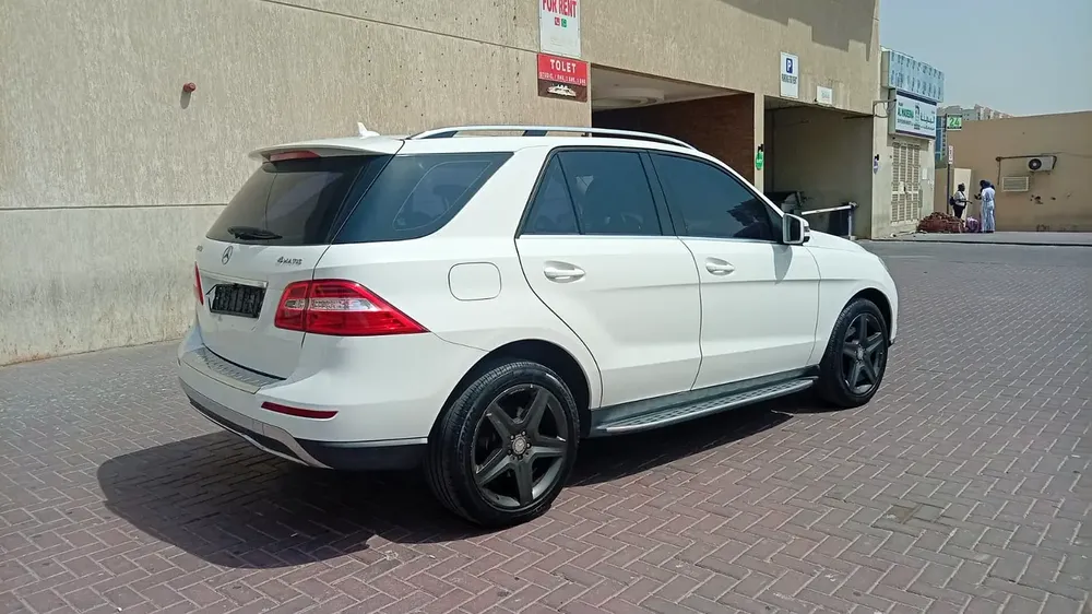 Mercedes-Benz 2015 ML400 GCC SPECS LADY DRIVEN - Image 6