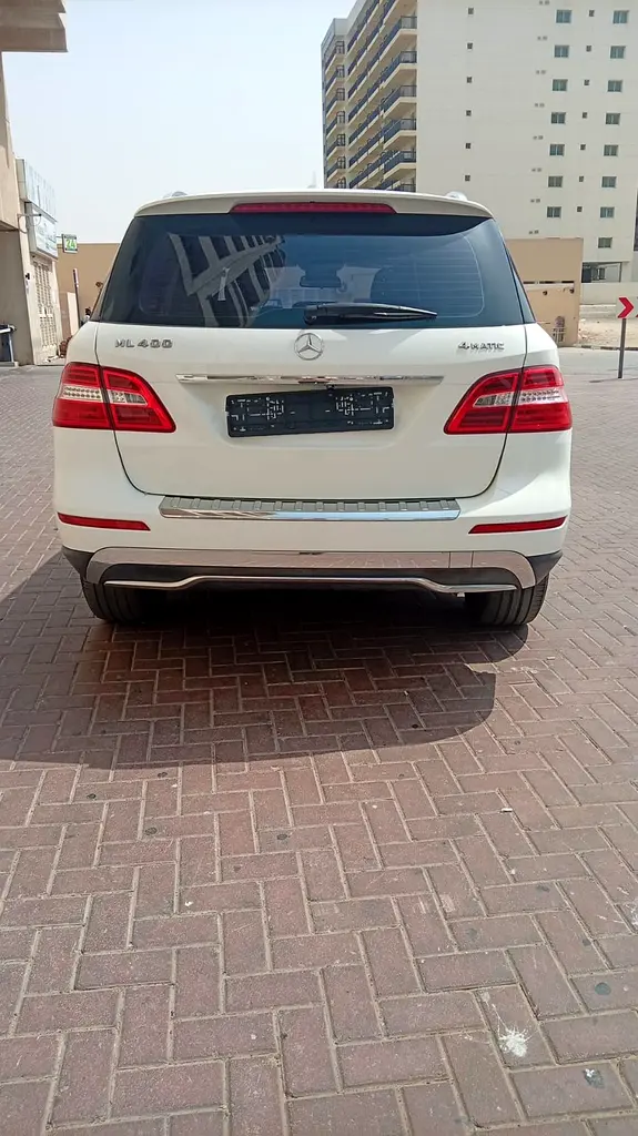 Mercedes-Benz 2015 ML400 GCC SPECS LADY DRIVEN - Image 7