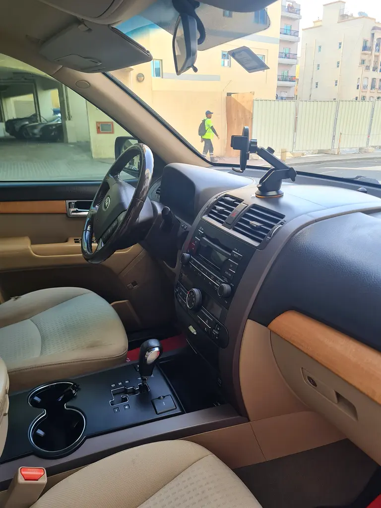 Dependable 7 Seater Kia Mohave - Image 7