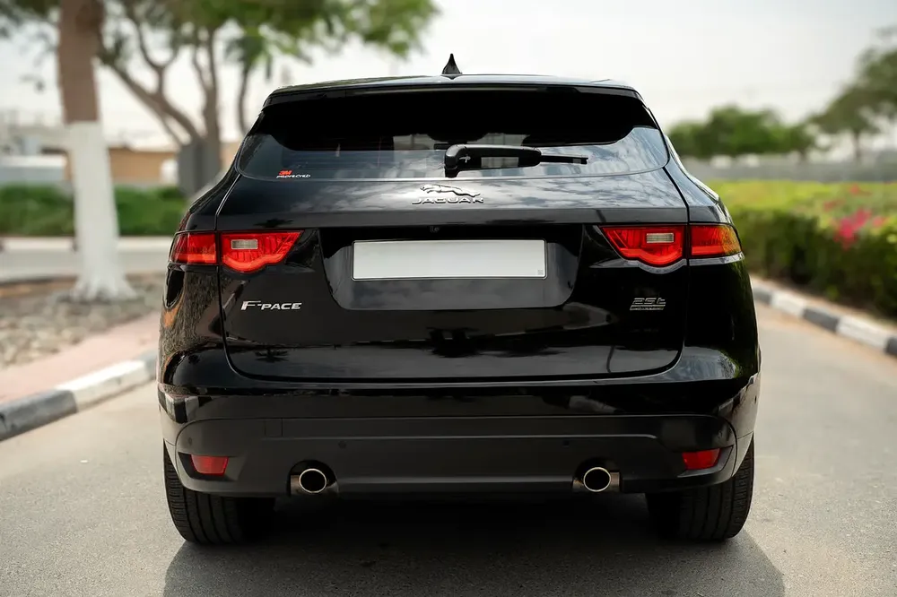 aguar F-Pace R-Sport 2.0T GCC Specs - 2020 - Excellent Condition - Full Service History - Image 7