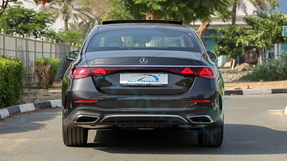 ( 5 Years Warranty At Official Dealer ) 2026 Mercedes-Benz E 300 AMG EQ Boost 2.0T RWD GCC 0Km - Image 6