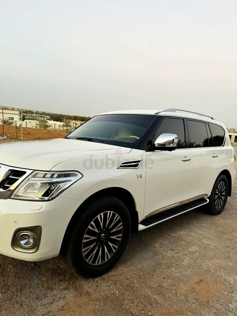 Nissan Patrol Platinum GCC V8 First owner of two keys - Image 4