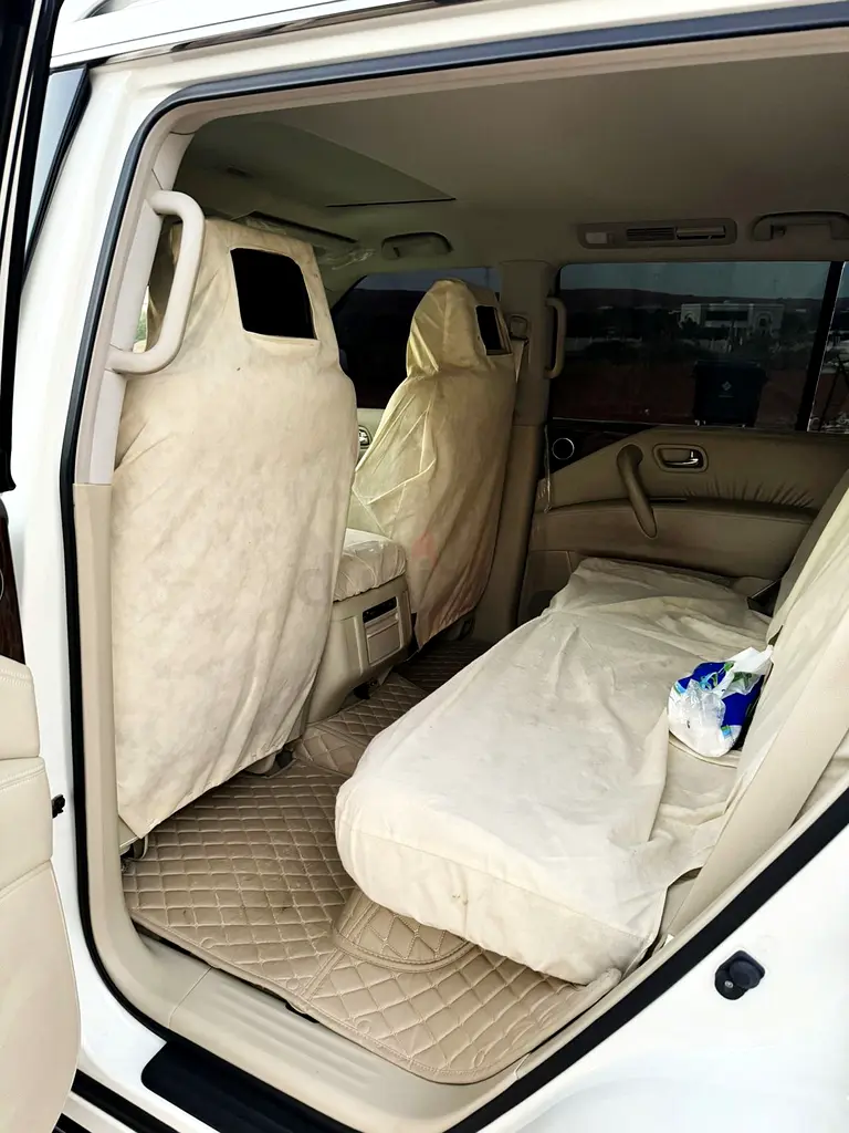 Nissan Patrol Platinum GCC V8 First owner of two keys - Image 6