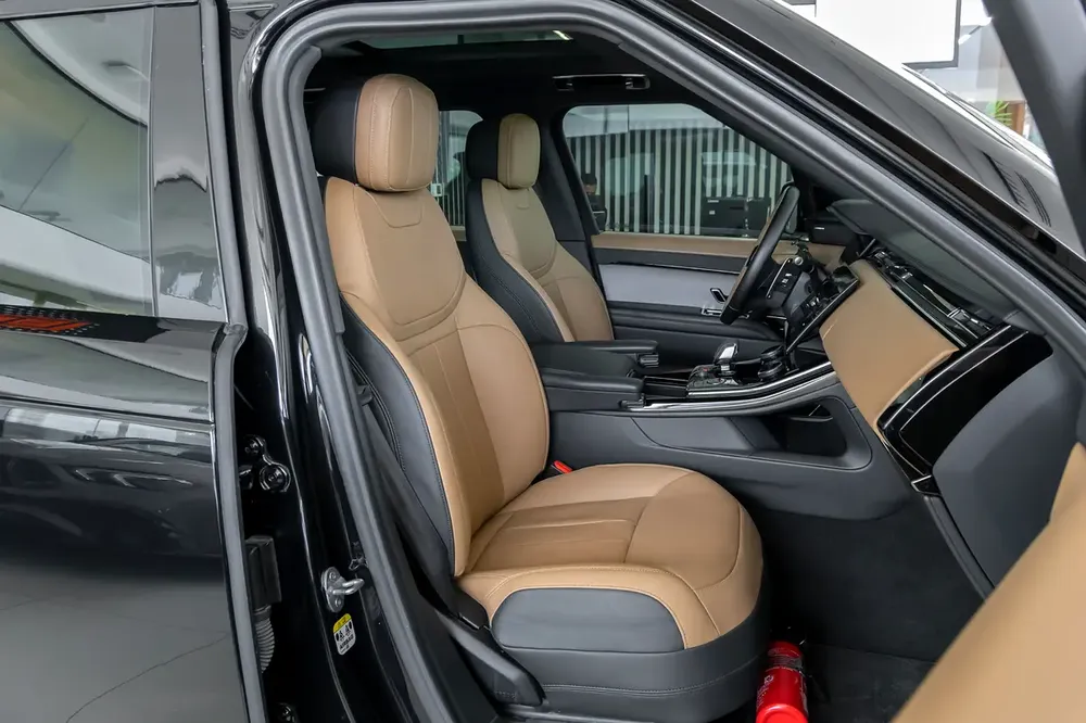 Range Rover | Sport | P400 Dynamic HSE | GCC Specs | Al-Tayer Warranty | 2023 - Image 19