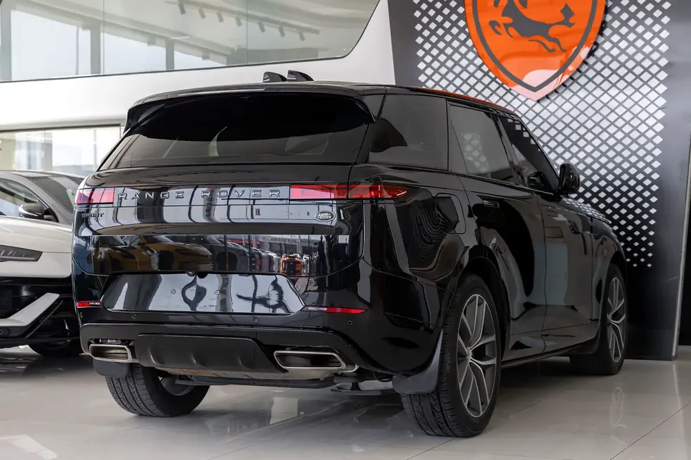 Range Rover | Sport | P400 Dynamic HSE | GCC Specs | Al-Tayer Warranty | 2023 - Image 4