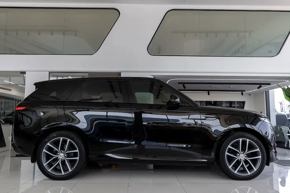 Range Rover | Sport | P400 Dynamic HSE | GCC Specs | Al-Tayer Warranty | 2023 - Image 7