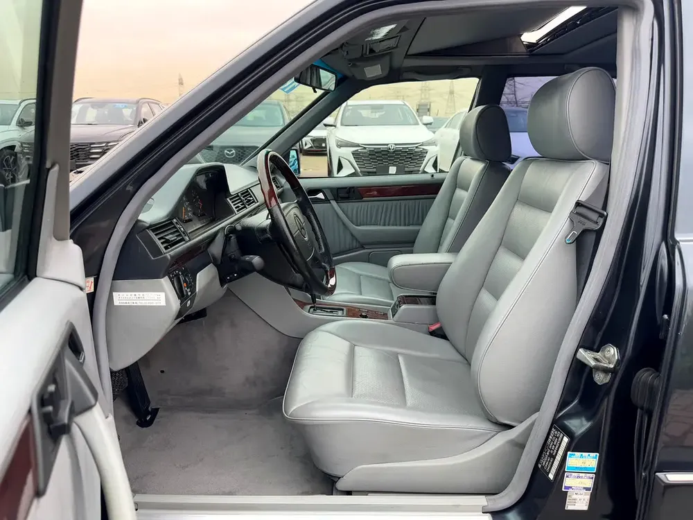Mercedes Benz E320 1995 79,000km only - Helios Interior - Japan Import - Clean Title - Image 11