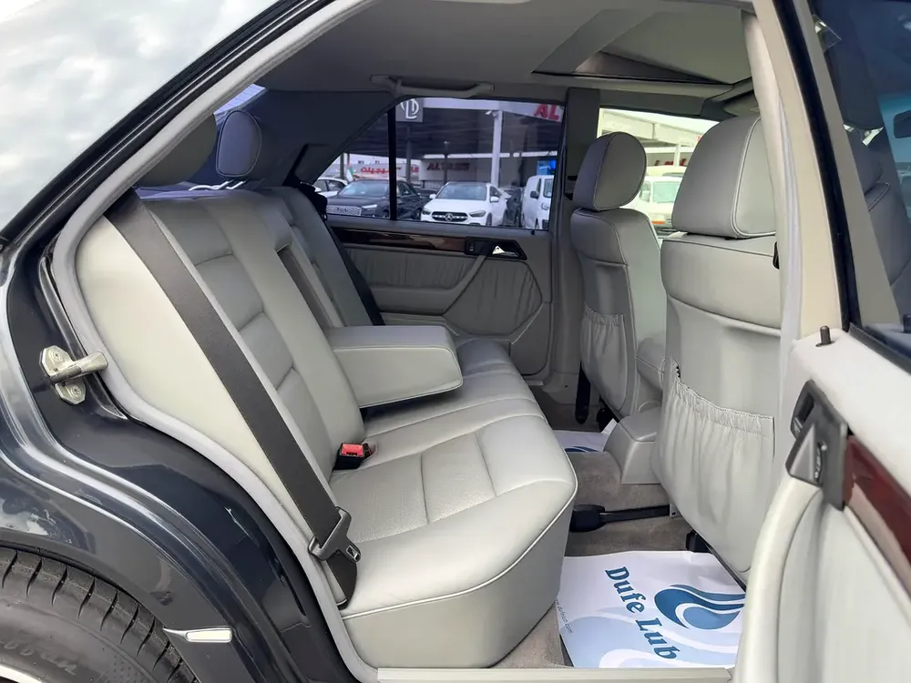 Mercedes Benz E320 1995 79,000km only - Helios Interior - Japan Import - Clean Title - Image 15