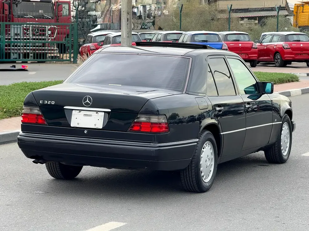 Mercedes Benz E320 1995 79,000km only - Helios Interior - Japan Import - Clean Title - Image 4
