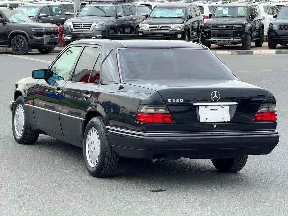 Mercedes Benz E320 1995 79,000km only - Helios Interior - Japan Import - Clean Title - Image 5