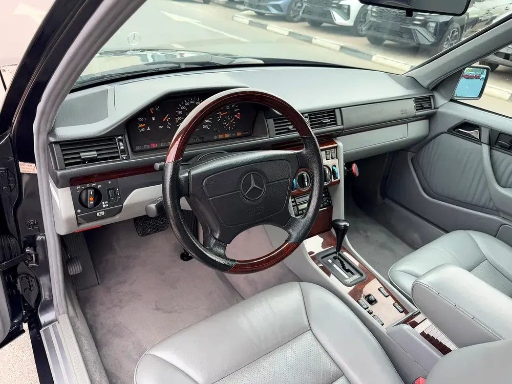 Mercedes Benz E320 1995 79,000km only - Helios Interior - Japan Import - Clean Title - Image 7