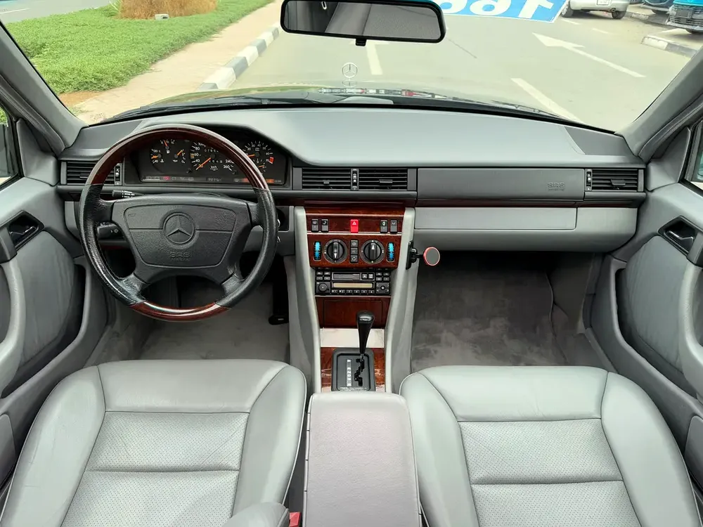 Mercedes Benz E320 1995 79,000km only - Helios Interior - Japan Import - Clean Title - Image 8