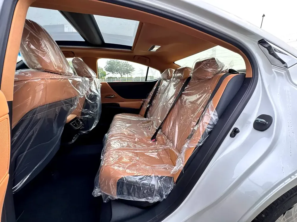 2025 LEXUS ES350 3.5L PANAROMIC ELITE GCC BRAND NEW 0KM - Image 11