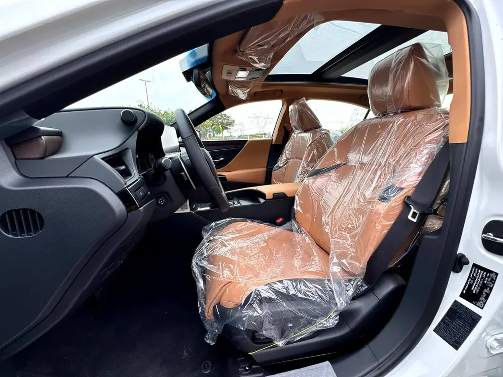 2025 LEXUS ES350 3.5L PANAROMIC ELITE GCC BRAND NEW 0KM - Image 12